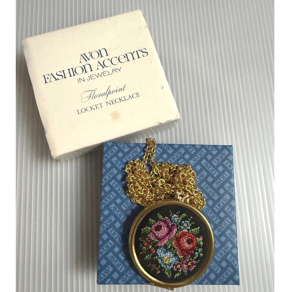 Avon Locket Necklace Womens OS Gold Floralpoint Vintage Petit Point Embroidery - Picture 3 of 7